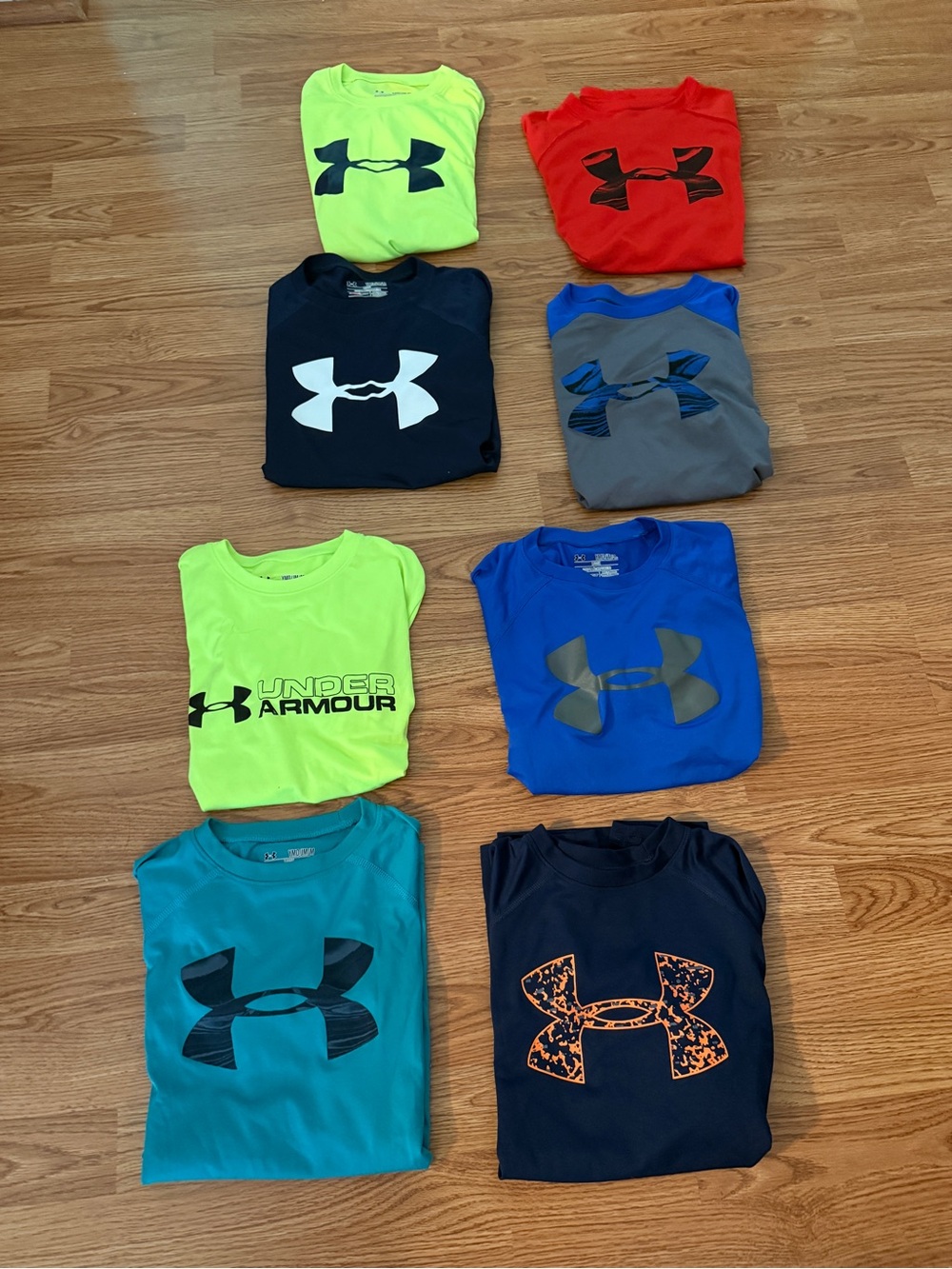 Boys under Armour short sleeve lot size youth medium
